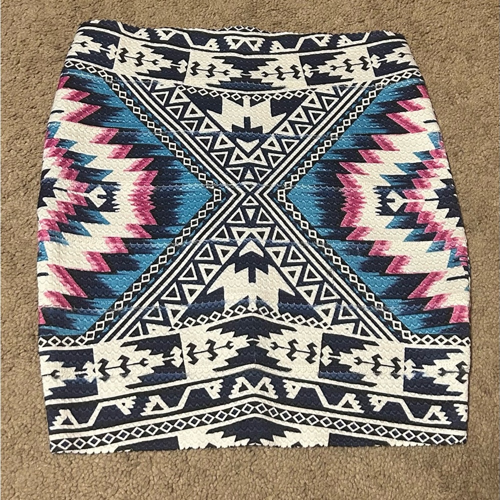 Patterned pencil skirt